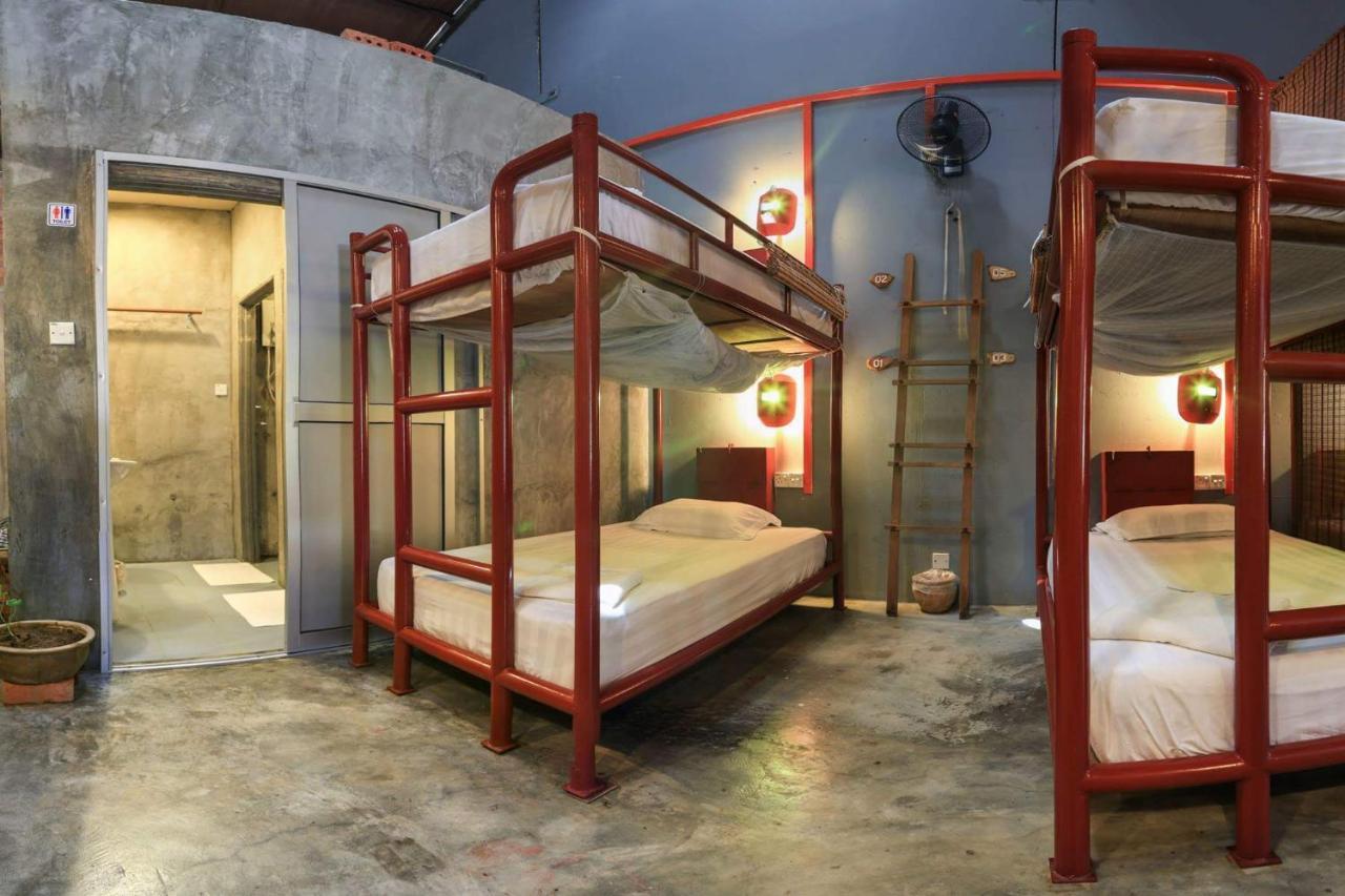 Motodorm Langkawi Hostel Kuah Luaran gambar